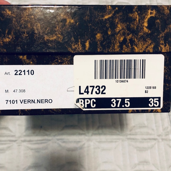 Handmade in Italy Quilted Leather Captoe Pumps - Picture 12 of 15